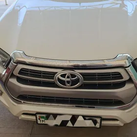 Toyota Hilux 2023