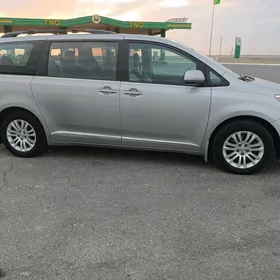 Toyota Sienna 2015