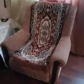 Диван и два кресла