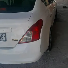 Nissan Versa 2012