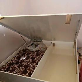 продаётся 2х спальня кровать