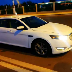 Ford Taurus 2014