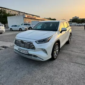 Toyota Highlander 2021