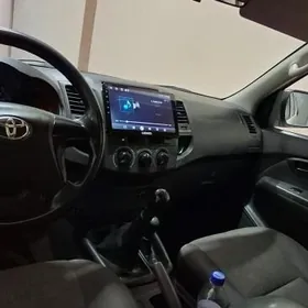 Toyota Hilux 2013