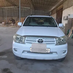 Toyota Fortuner 2010