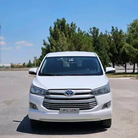 Toyota Innova 2020