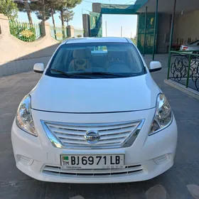 Nissan Versa 2011