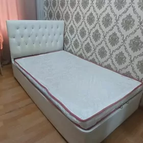 КРОВАТЬ ПРОДАЁТСЯ.