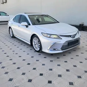 Toyota Camry 2019