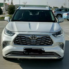 Toyota Highlander 2021