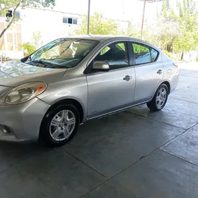 Nissan Versa 2011
