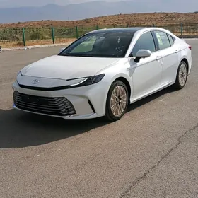 Toyota Camry 2025