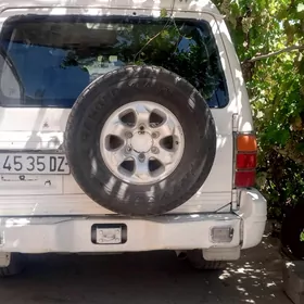 Mitsubishi Montero 1995
