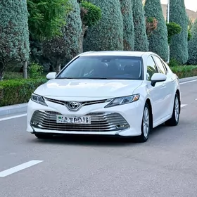 Toyota Camry 2019