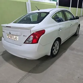 Nissan Versa 2012