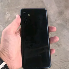 Samsung M13