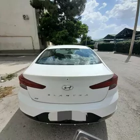 Hyundai Elantra 2020