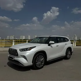 Toyota Highlander 2021