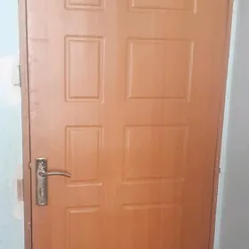 Satlyk gapy.