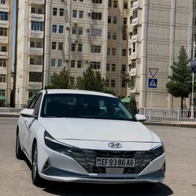 Hyundai Elantra 2022