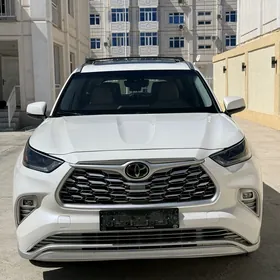 Toyota Highlander 2021