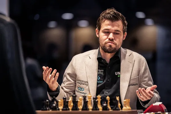 Magnus Karlsen ChatGPT bilen küşt oýnap, ýekeje malyny ýitirmän utdy
