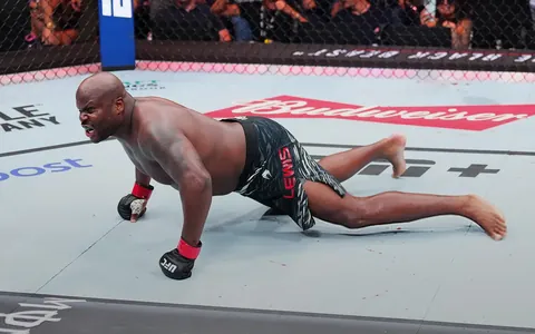 Derrik Lýuis UFC on ESPN 70 agşamynyň esasy söweşinde Teýşeýrany 35 sekuntda nokaut etdi