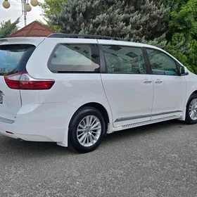 Toyota Sienna 2016
