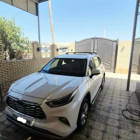 Toyota Highlander 2021