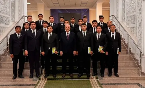 Türkmen oba hojalyk uniwersitetinň talyplary Özbegistanda tejribelik geçýärler