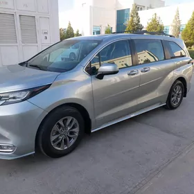 Toyota Sienna 2021