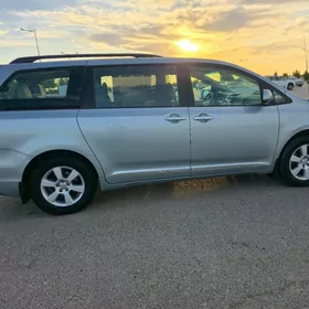 Toyota Sienna 2012