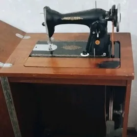 Швейная машинка