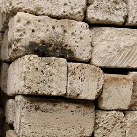 Ak daş (gýuşa daş)