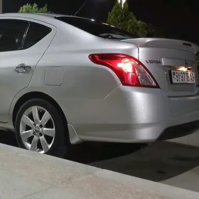 Nissan Versa 2015
