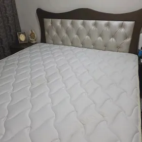 Spaniý krowat+matras+tumboçka