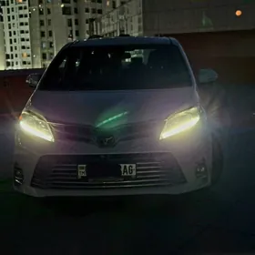 Toyota Sienna 2018