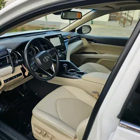 Toyota Camry 2021