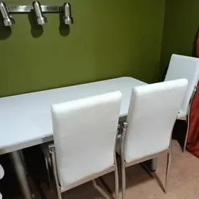 Продам комплект стола и стульев (3шт)