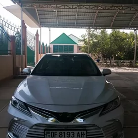 Toyota Camry 2021
