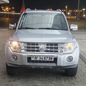 Mitsubishi Pajero 2010