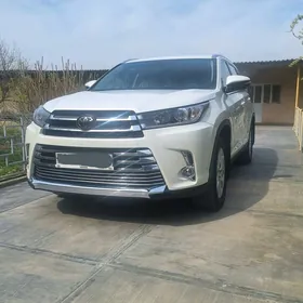 Toyota Highlander 2019