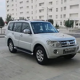 Mitsubishi Pajero 2013