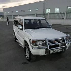 Mitsubishi Pajero 1995