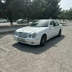 Mercedes-Benz E320 2001