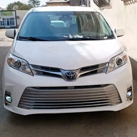 Toyota Sienna 2019