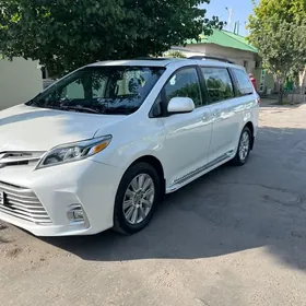 Toyota Sienna 2020