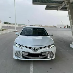 Toyota Camry 2019