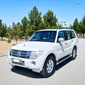 Mitsubishi Pajero 2014