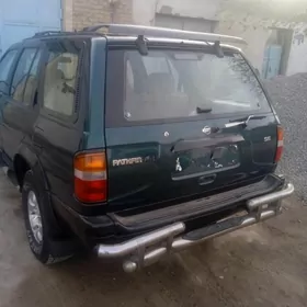 Nissan Pathfinder 1997